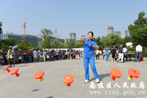 6月4日，南谯区发能社区，社区群众表演空竹。DSC_7942.JPG