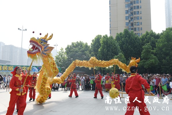6月4日，南谯区发能社区，社区群众表演舞龙。DSC_7752.JPG
