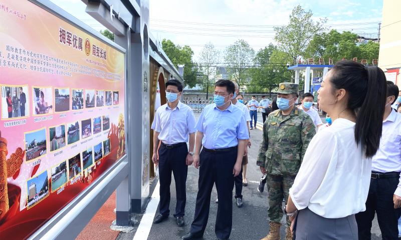 滁州市举行全民国防教育日主题宣传暨国防教育进校园活动